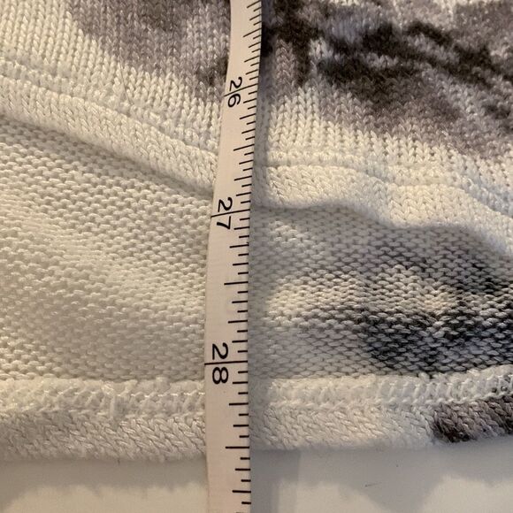 H&m sheer white blouse with black floral design above the elbow sleeves - Picture 11 of 11